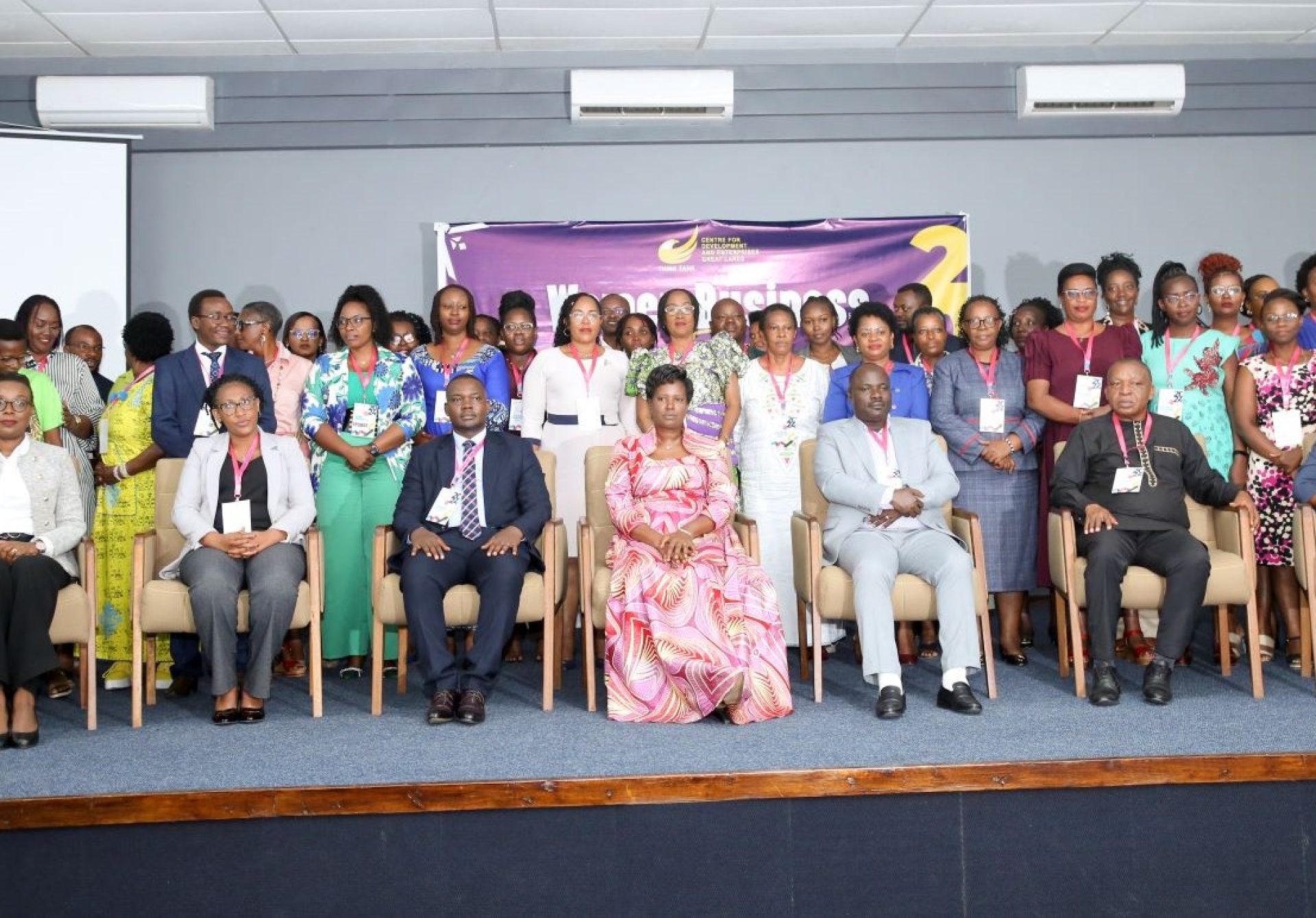 L’Ombudsman Aimée Laurentine Kanyana a rehaussé de sa présence les activités de la 6è édition du Forum des femmes leaders d’affaires organisé par l’ADB, CDE Great Lakes, et CFCIB en Mairie de Bujumbura